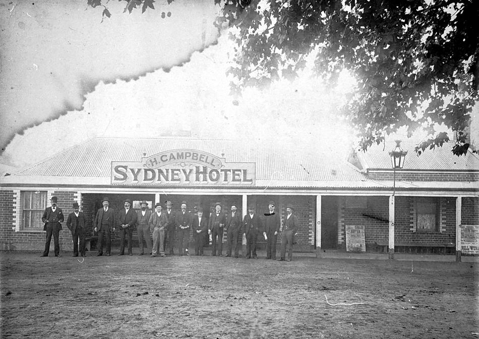 Campbell's Sydney Hotel c1895. A Zaetta is credited with this image but he operated in Wangaratta in the 1940s. It is most likely that he copied the image by creating a negative of the damaged original.